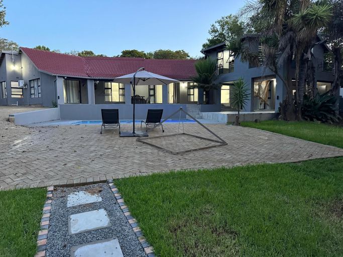 Garden, Bryanston Luxury Secure 4BR Haven, City of Johannesburg