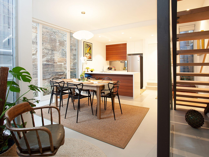 Others 5, Spacious 3-Bed Family House with Courtyard, Sydney