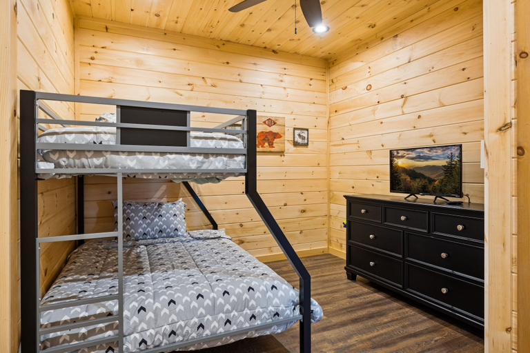 Room 4, Rivers Retreat 3 Bedroom Home, Sevier