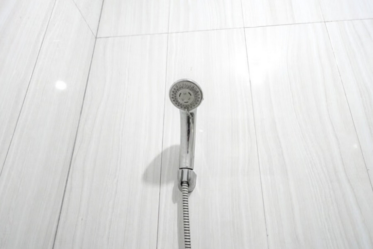 Bathroom 4, Sofia Residence Syariah Mitra RedDoorz, Malang