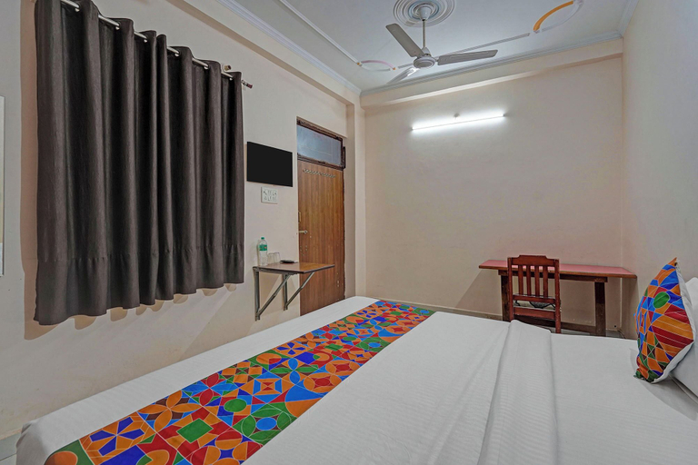 Room 4, Fabhotel Hare Rama, Allahabad