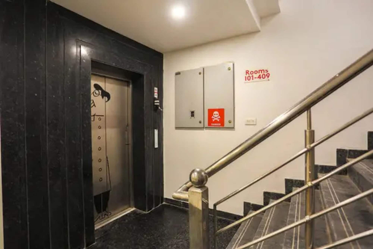 Elevator 2, Fabhotel Mahal, Delhi