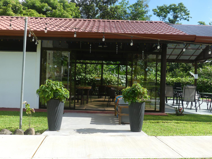 Exterior & Views