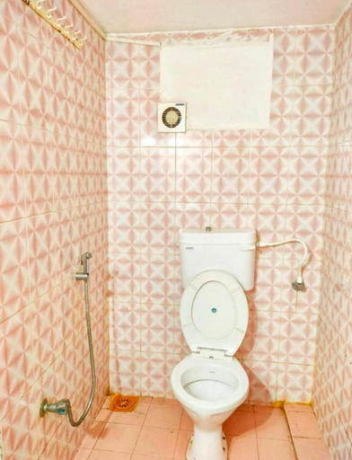 Bathroom 3, Baga Beach Way, North Goa