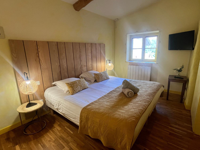 Bedroom 2, GITE DU ROY D'AMONT Plaine de l'Ain, repas sur reservation, Ain