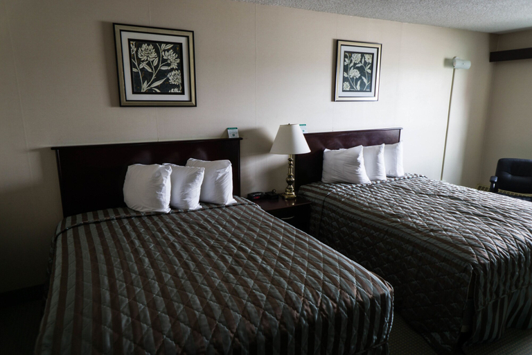 Bedroom 2, Econo Lodge Lloydminster, Division No. 10