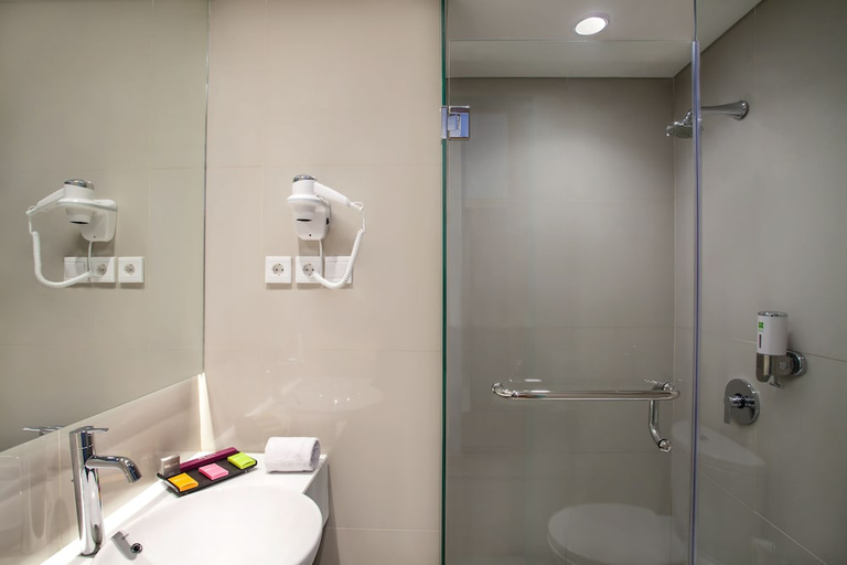 Bathroom, Ibis Styles Cikarang, Cikarang