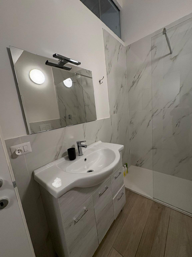 Bathroom 3, Isola apartment, Milano