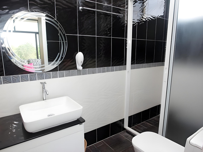 Bathroom, Sea Breeze Guesthouse, Cha-Am