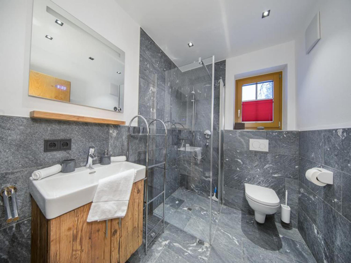 Bathroom 4, Chalet With Shared Swimming Pool, Zell am See