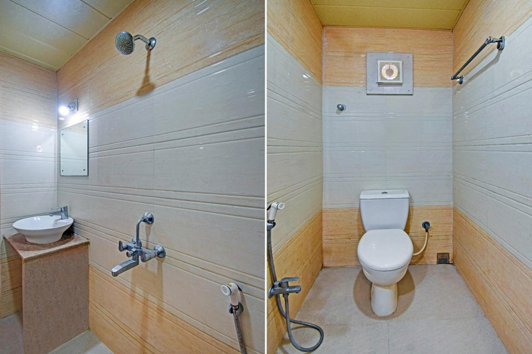 Bathroom 2, Hotel O The Royal Inn, North 24 Parganas