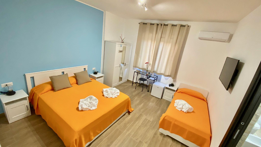 Bedroom 2, Cala Portavecchia, Bari