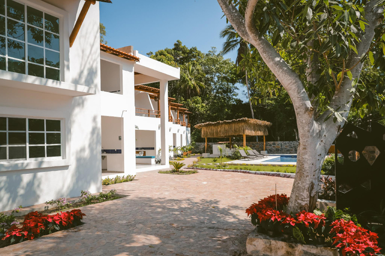 Exterior & Views