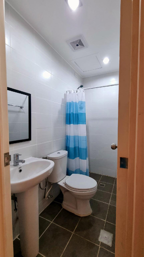 Bathroom 3, The Midpoint Residences - Studio Unit, Mandaue City