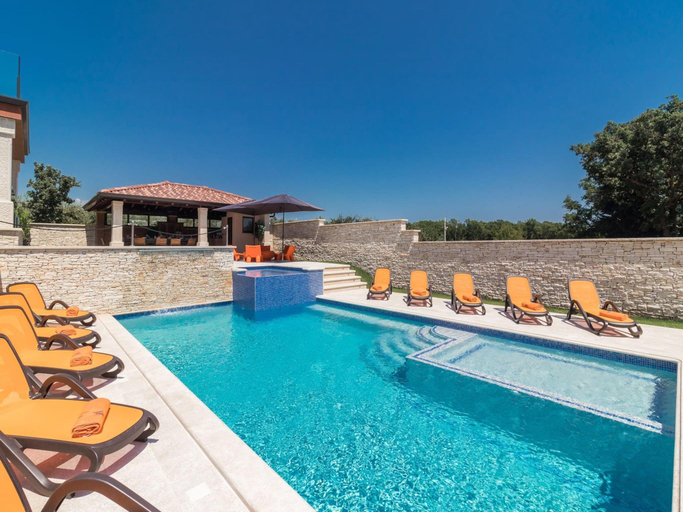 5, Villa in Valtura near Roman Amphitheater, Marčana