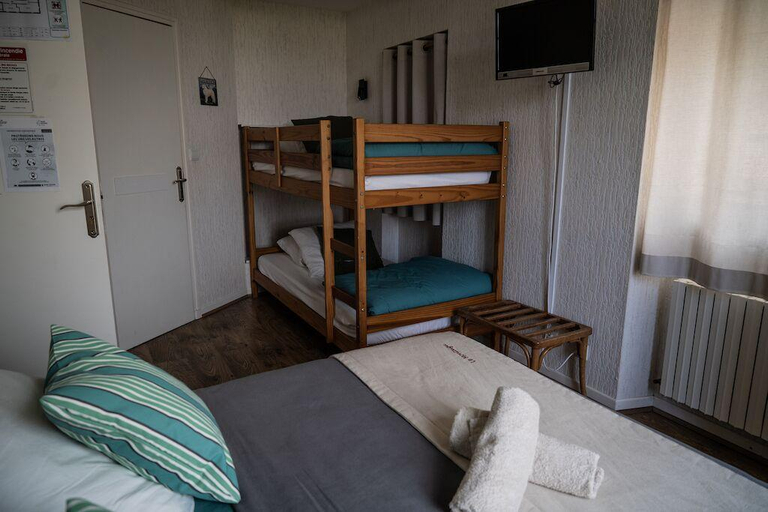 Bedroom 5, Gîte auberge les cascades, Hautes-Pyrénées