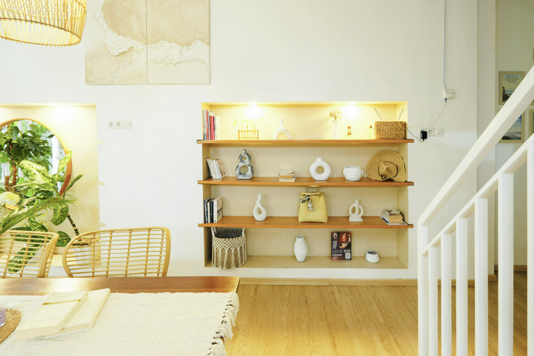 Others 5, YellowHouse: Modern villa w/pool - central loc., Yogyakarta