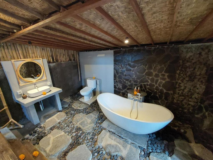 Bathroom 5, D'Ethnic Ubud Joglo View Villas by EPS, Gianyar
