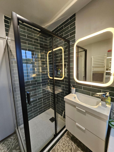 Bathroom 3, Maison Claouey, Gironde