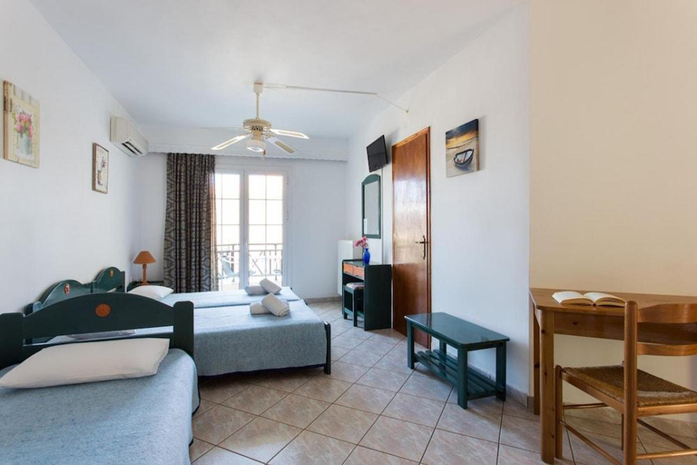 Bedroom 2, Malvasia Corner Studios - ex Romeo's House, Peloponnese