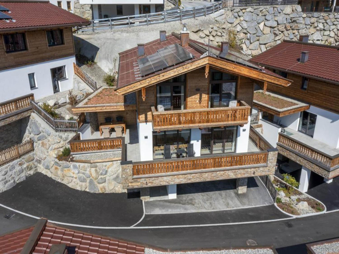 Exterior view 3, Stylish Chalet by Ski Slopes, Zell am See