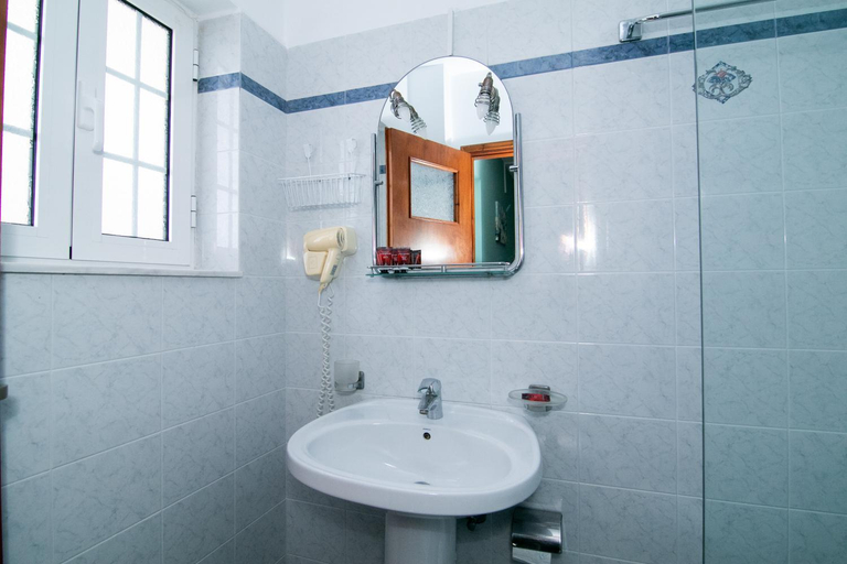 Bathroom 3, Malvasia Corner Studios - ex Romeo's House, Peloponnese