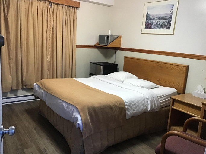 Bedroom 3, Kingsway Inn Motel, Thunder Bay