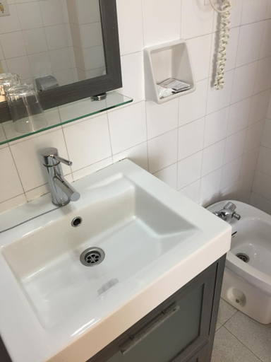Bathroom 3, Hostal Restaurante Irunako, Burgos