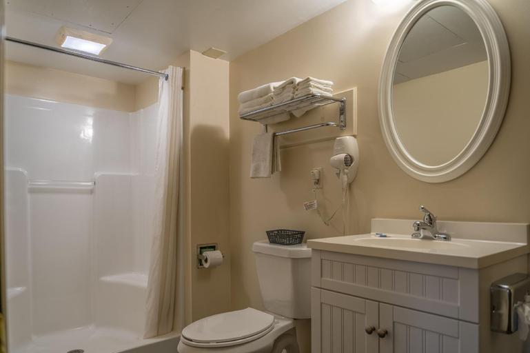 Bathroom 4, Park Drive Inn, Tuscola