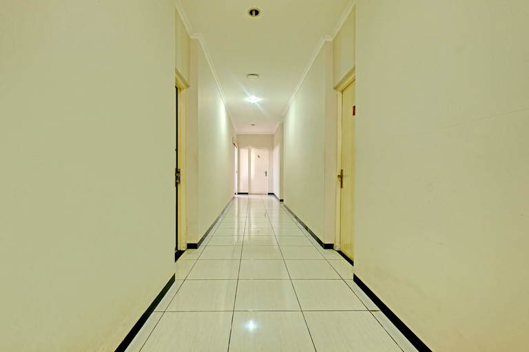Lobby 5, Hotel O Sky Guesthouse, Semarang