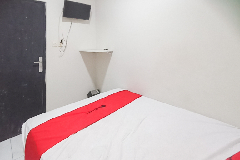 Bedroom 5, RedDoorz Syariah near STEKOM Semarang, Semarang