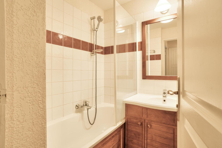 Bathroom 3, Residence Le Parc dArradoy, Pyrénées-Atlantiques