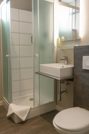 Bathroom 3, Pension Falconi ***, Kolín