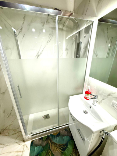 Bathroom 5, Royal Termini Guest House, Rome