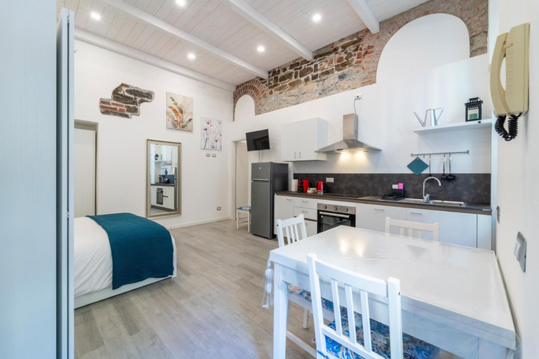 5, Modern Apartment in Via Carloni by Wonderful Italy, Como