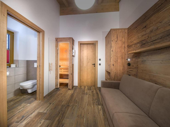 Spa, Chalet With Shared Swimming Pool, Zell am See