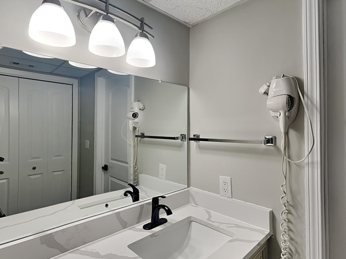 Bathroom 3, Edgewater Tower I, Bay