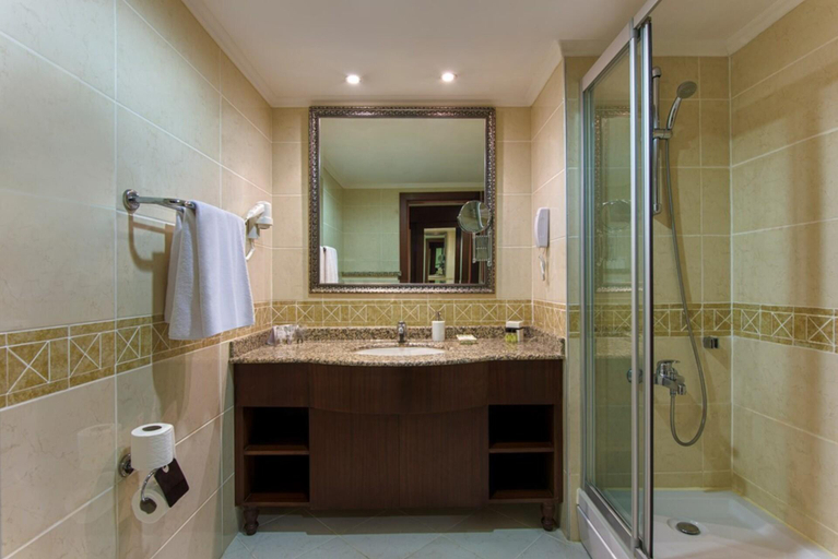 Bathroom 5, Delphin Palace - All Inclusive, Antalya