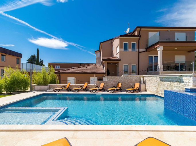 4, Villa in Valtura near Roman Amphitheater, Marčana
