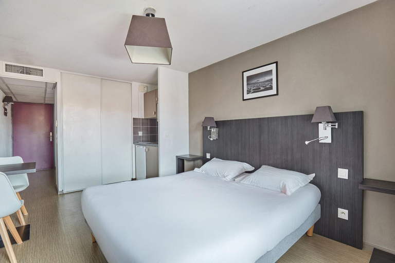 Bedroom 3, Appart'Hôtel Odalys Le Dôme Marseille, Bouches-du-Rhône