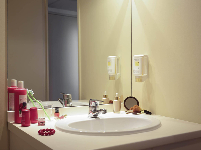 Bathroom 3, Adagio Access Avignon Aparthotel , Vaucluse