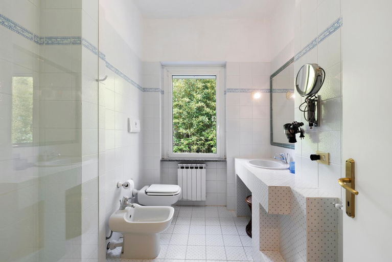 Bathroom 3, Villa Gloria Guest House, Savona