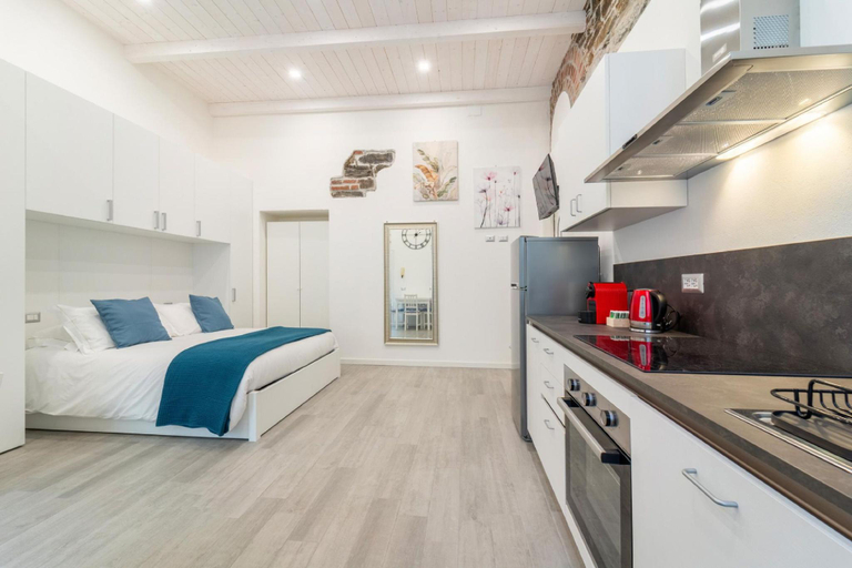 4, Modern Apartment in Via Carloni by Wonderful Italy, Como
