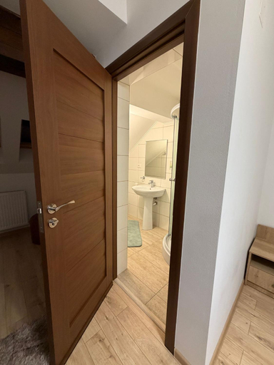 Bathroom 2, Cabana Parang, Novaci