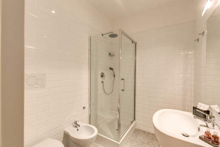 Bathroom 4, Grand Tour Roma Guest House, Rome