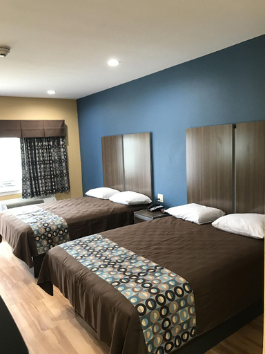 Bedroom 2, Deluxe Inn & Suites - Baytown, Houston