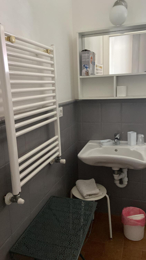 Bathroom 3, La Scuderia, La Spezia