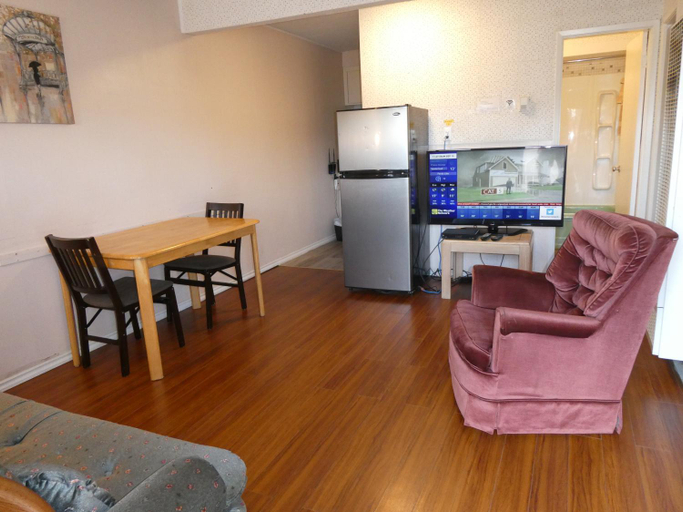 Others 3, Airport Inn, Cariboo