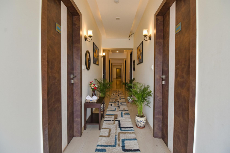 Public Area 2, FabHotel Royce Studio, Pune