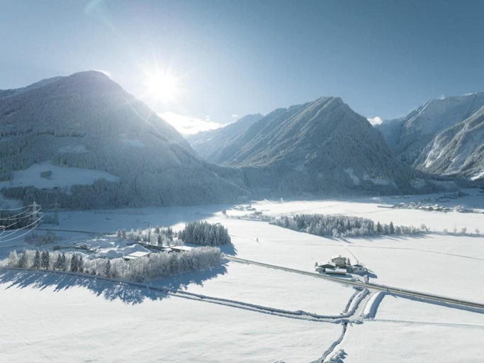 Surrounding environment 4, Chalet near Ski Lift with Garden, Zell am See